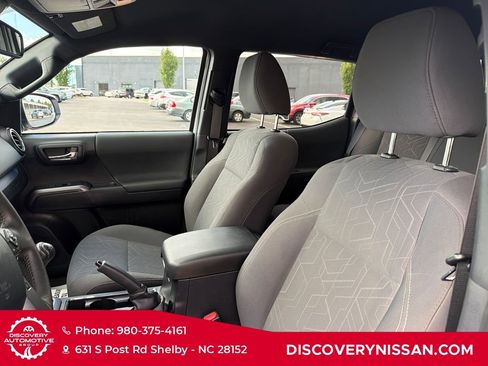 Used 2019 Toyota Tacoma TRD Off-Road AWD/4WD image 13