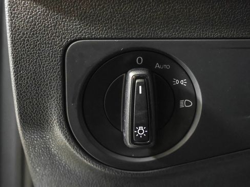 Used 2020 Volkswagen Tiguan S image 22