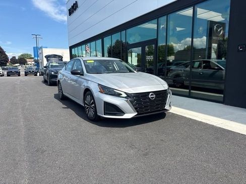 Used 2024 Nissan Altima 2.5 SV FWD image 1
