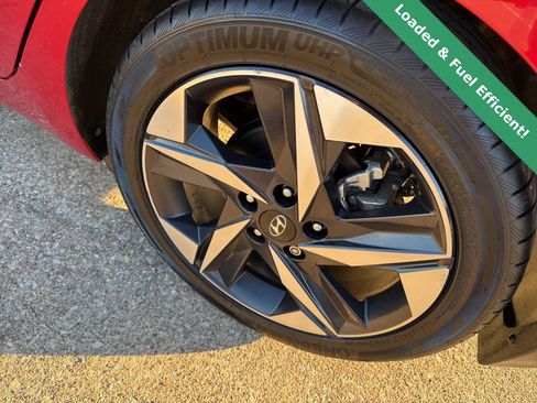 Used 2022 Hyundai Elantra Limited image 13