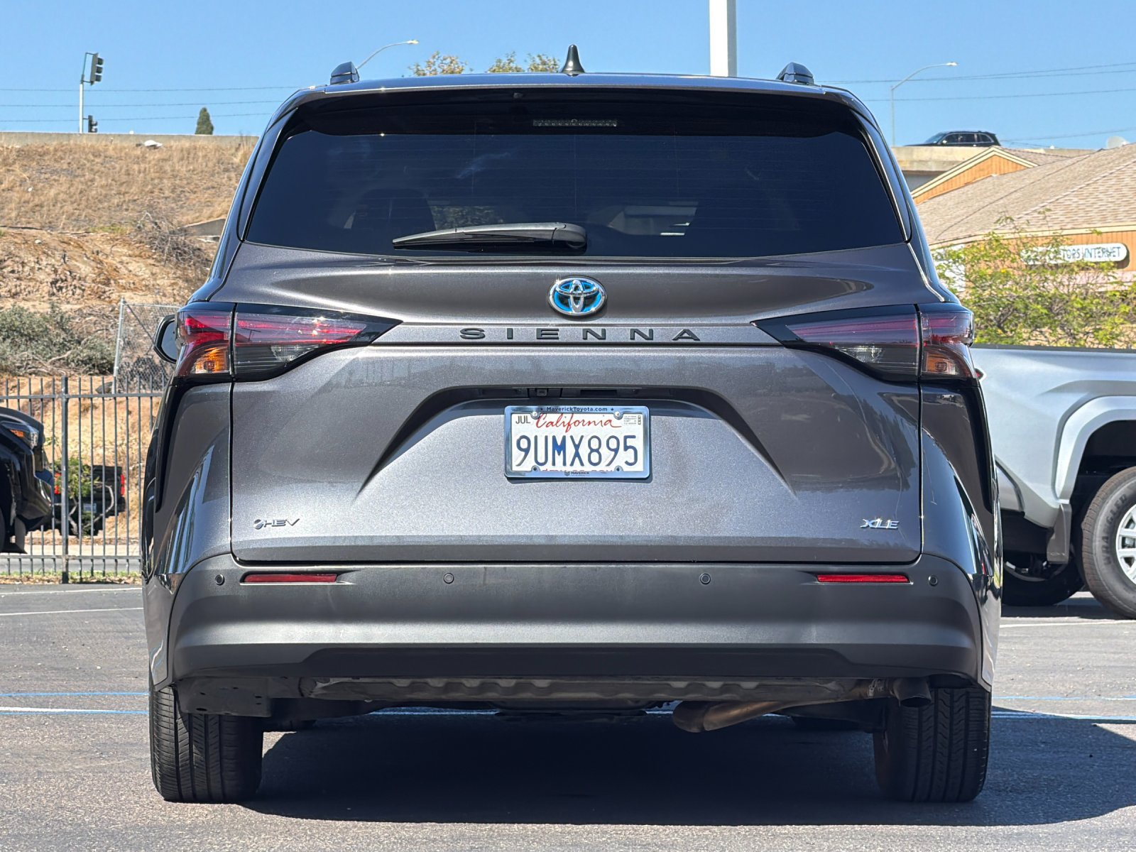 Used 2025 Toyota Sienna XLE FWD image 4