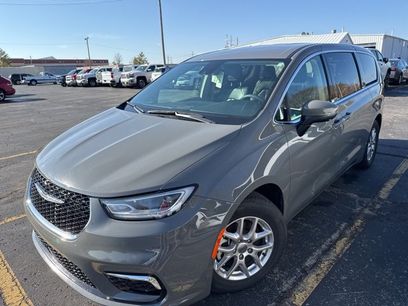 Used 2023 Chrysler Pacifica Touring-L