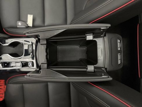 Used 2023 Buick Envision Essence w/ Sport Touring Package image 33