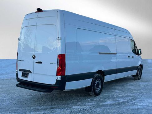 Used 2023 Mercedes-Benz Sprinter 2500 image 3