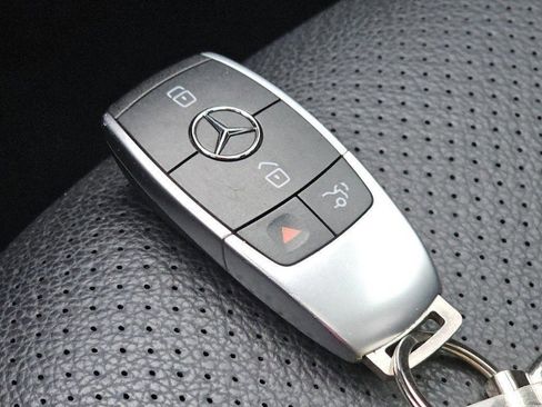 Used 2021 Mercedes-Benz GLC 300 image 34