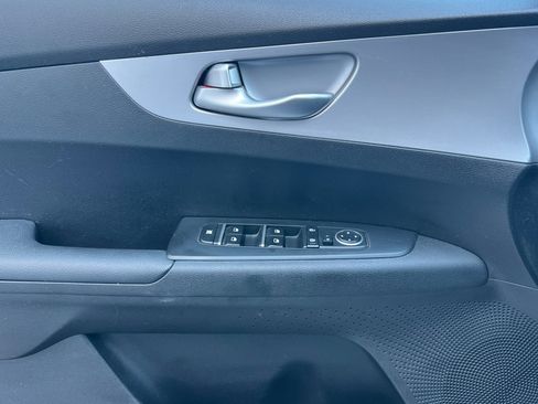 Used 2023 Kia Forte LXS image 11