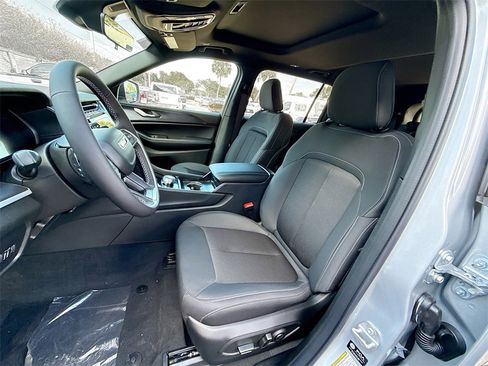 New 2025 Jeep Grand Cherokee L Laredo image 21