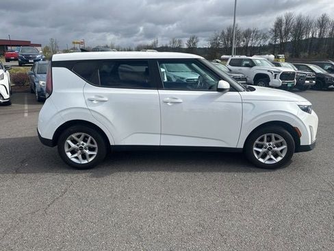 Used 2024 Kia Soul LX w/ Option Group 015 image 2