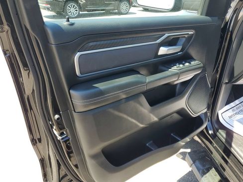 Used 2025 RAM 1500 4x4 Crew Cab image 16