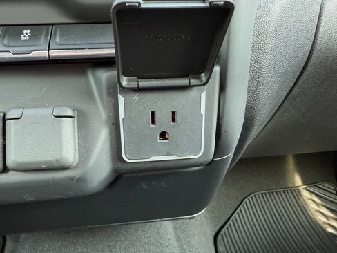 Certified 2022 Chevrolet Silverado 1500 Custom image 23