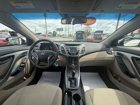 Used 2015 Hyundai Elantra SE w/ Option Group 02 FWD image 14