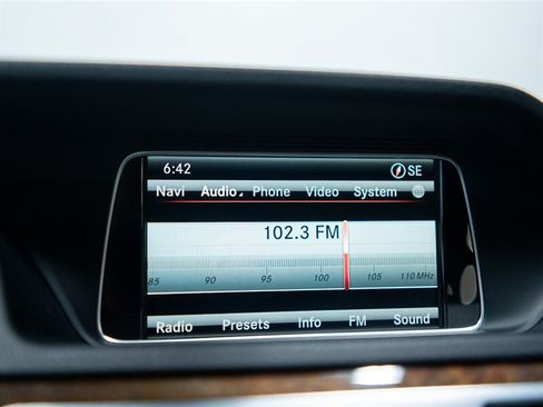 Used 2014 Mercedes-Benz E 350 4MATIC Sedan image 28