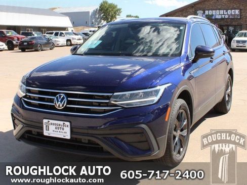Used 2024 Volkswagen Tiguan SE w/ Panoramic Sunroof Package AWD/4WD image 1