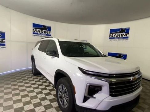 Certified 2025 Chevrolet Traverse LT image 4