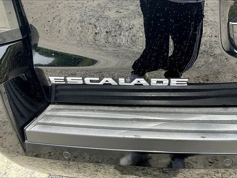 Used 2017 Cadillac Escalade Premium Luxury w/ LPO, Radiant Package image 8