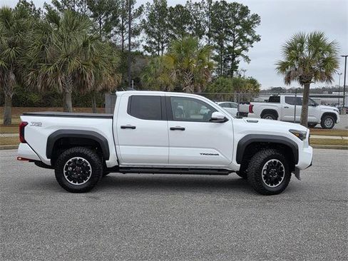 Certified 2025 Toyota Tacoma TRD Off-Road image 38