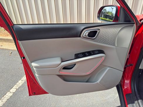 Used 2020 Kia Soul LX FWD image 32