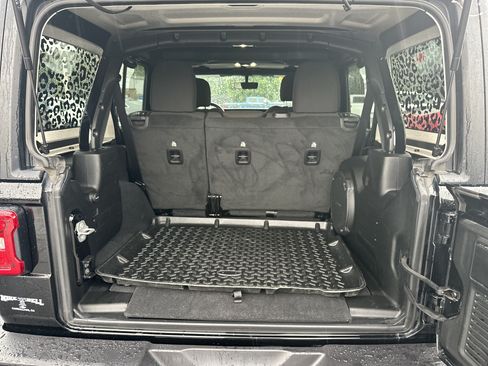 Used 2022 Jeep Wrangler Unlimited Sport AWD/4WD image 19
