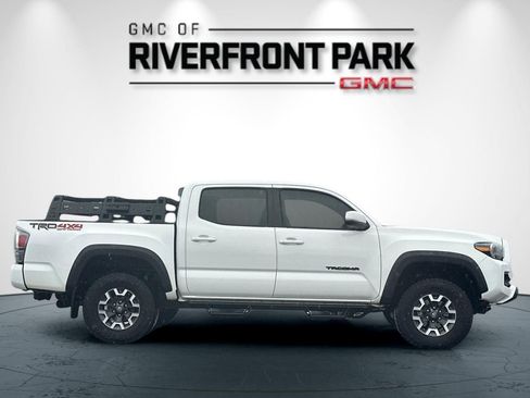 Used 2021 Toyota Tacoma TRD Off-Road w/ Technology Package AWD/4WD image 2