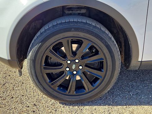 Used 2017 Land Rover Discovery Sport SE image 10