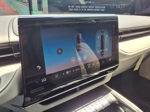 New 2026 Lincoln Nautilus Premier AWD/4WD image 12