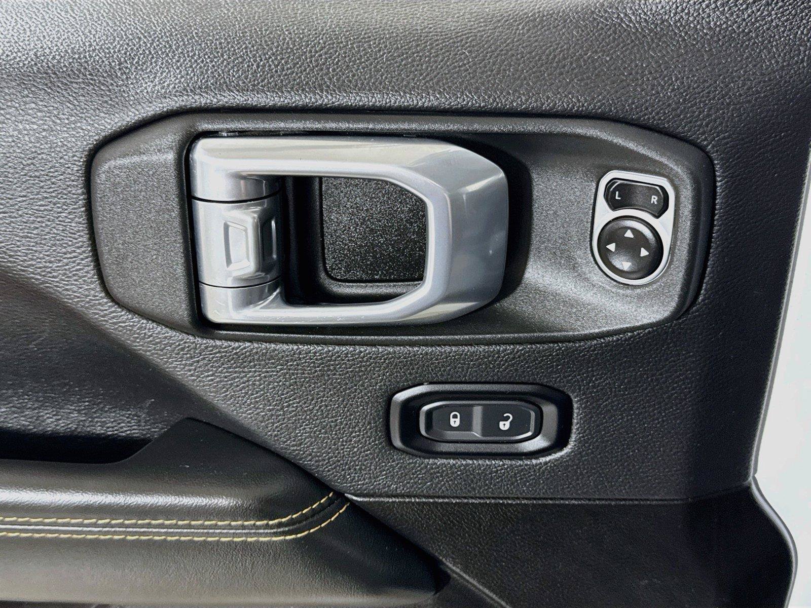 Used 2025 Jeep Wrangler Unlimited Sahara AWD/4WD image 44