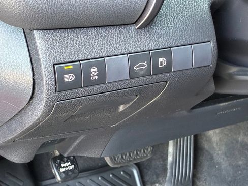 Used 2018 Toyota Camry SE FWD image 30