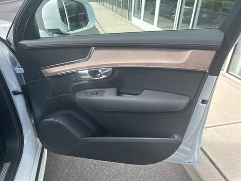 Certified 2025 Volvo XC90 B6 Plus AWD/4WD image 14