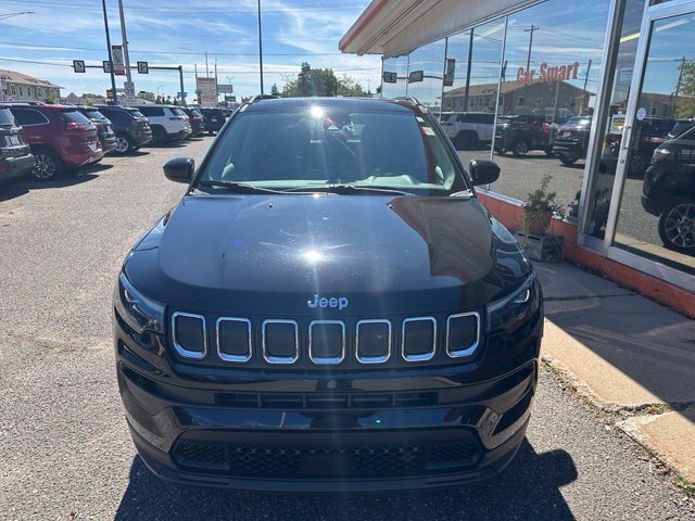 Used 2022 Jeep Compass Latitude w/ Sun and Sound Group AWD/4WD image 2