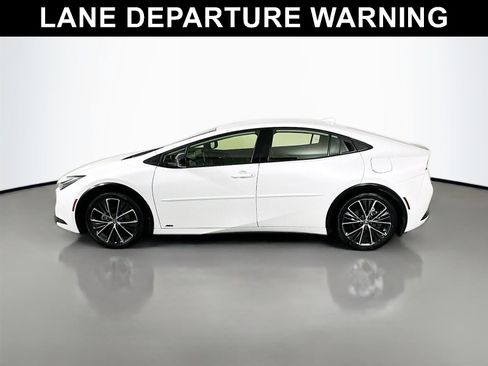 Used 2023 Toyota Prius XLE image 4