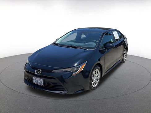 Used 2025 Toyota Corolla LE FWD image 7