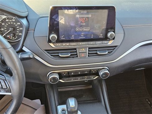 Used 2021 Nissan Altima 2.5 SR w/ SR Premium Package image 16