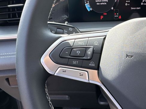 New 2026 Volkswagen Tiguan SE FWD image 17