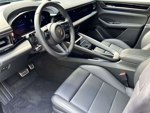 Used 2025 Porsche Macan 4S Electric image 4