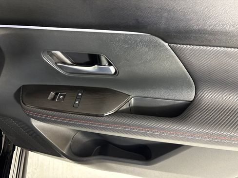 Certified 2025 Nissan Kicks SR FWD image 15