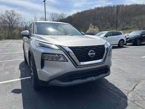 Used 2023 Nissan Rogue SV image 11