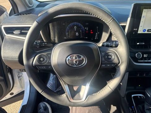 Certified 2025 Toyota Corolla Cross XLE image 31