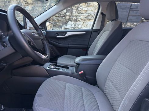 Certified 2022 Ford Escape SE w/ SE Sport Appearance Package image 17