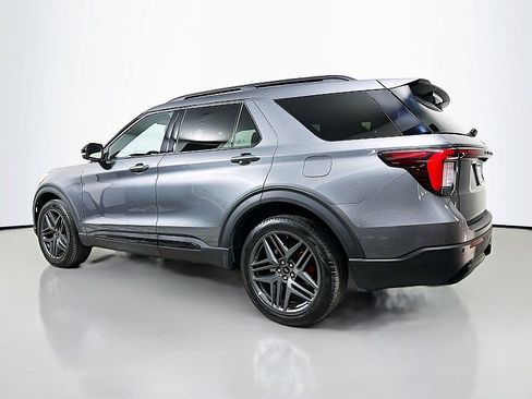 Used 2025 Ford Explorer ST-Line w/ ST-Line Street Pack image 5