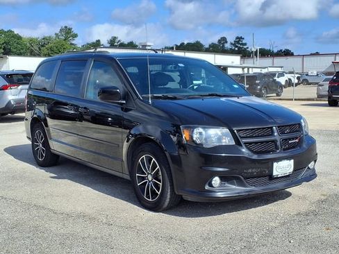 Used 2017 Dodge Grand Caravan GT FWD image 3