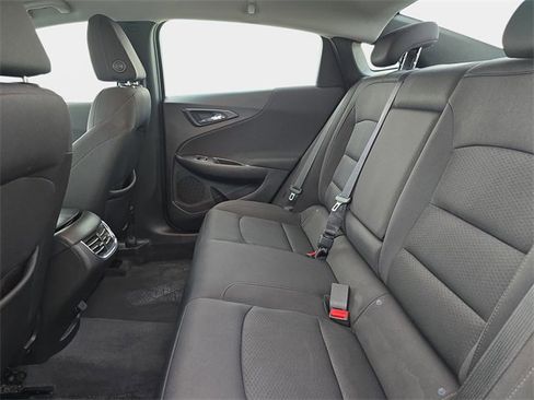 Used 2018 Chevrolet Malibu LT image 16