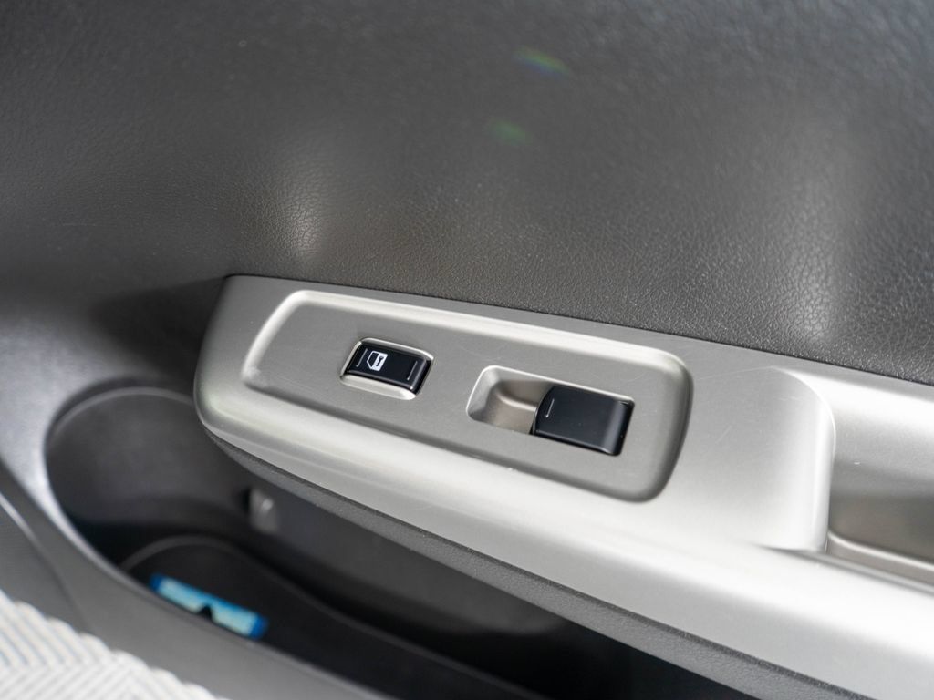 Used 2010 Subaru Impreza 2.5i AWD/4WD image 9