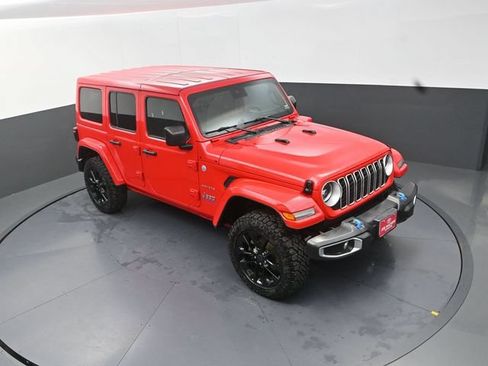 Used 2024 Jeep Wrangler Unlimited Sahara AWD/4WD image 22