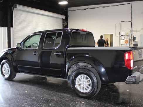 Used 2015 Nissan Frontier SV RWD image 5