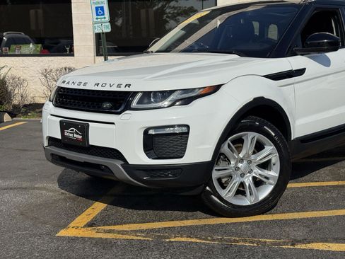 Used 2018 Land Rover Range Rover Evoque SE image 3