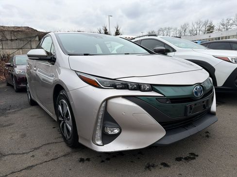 Used 2018 Toyota Prius Prime Advanced image 3