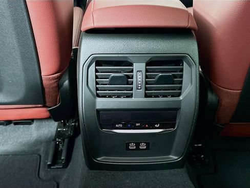 Used 2026 BMW 330i Sedan w/ Premium Package image 18