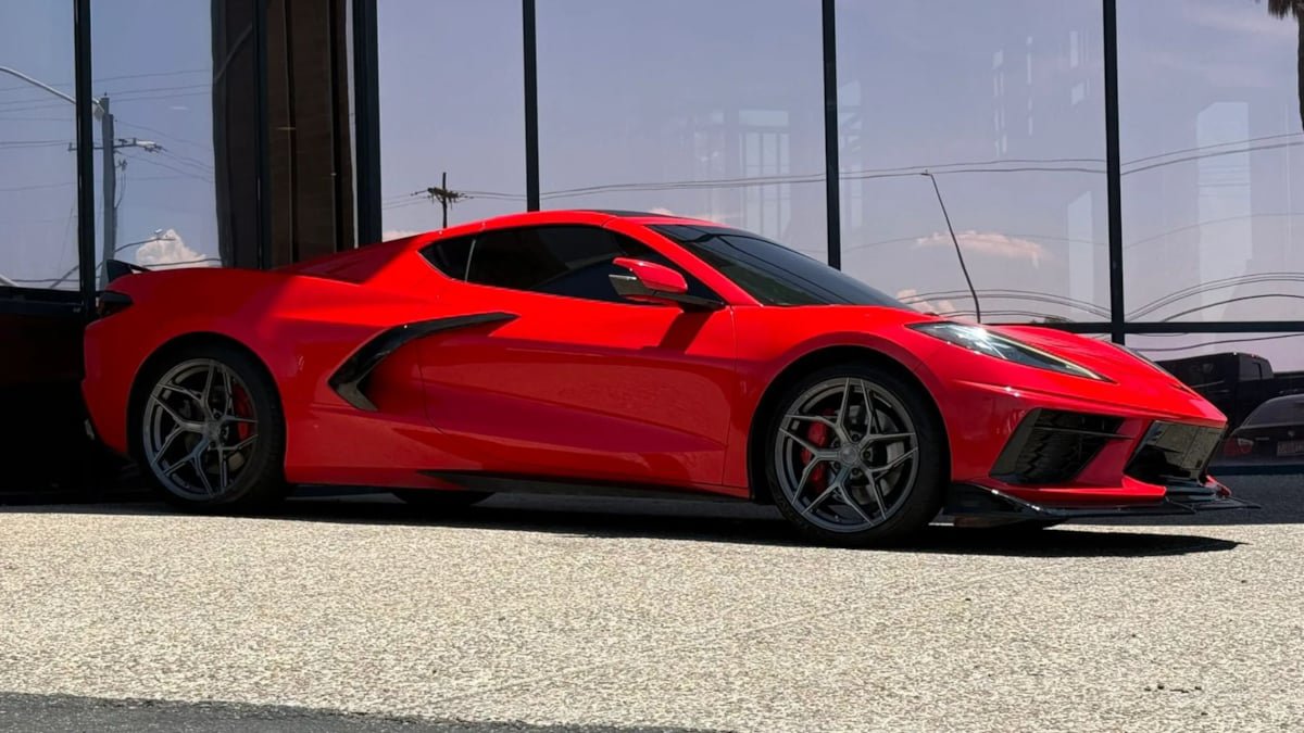 Used 2020 Chevrolet Corvette Stingray Premium Cpe w/ 3LT Preferred Equipment Group RWD image 16
