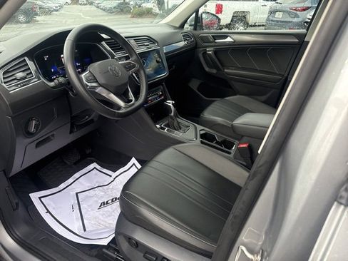 Used 2024 Volkswagen Tiguan SE image 8