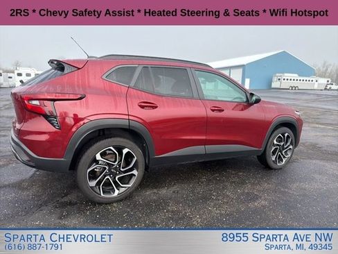 Used 2024 Chevrolet Trax RS FWD image 3
